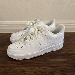 Nike Air Force 1 07 Triple White Women’s Sneakers Size 9.5 DD8959-100